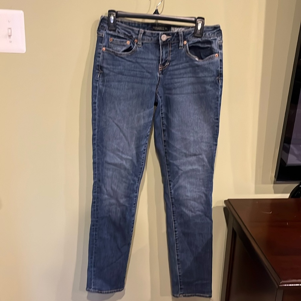 Aeropostale Curvy Skinny Waisted Dark Wash Jeans. Size 4.